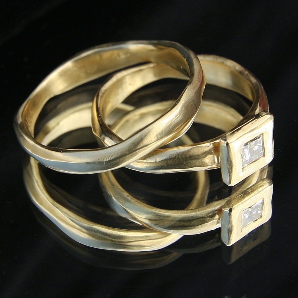 14K yellow gold ring with 0.16ct square Diamond.
